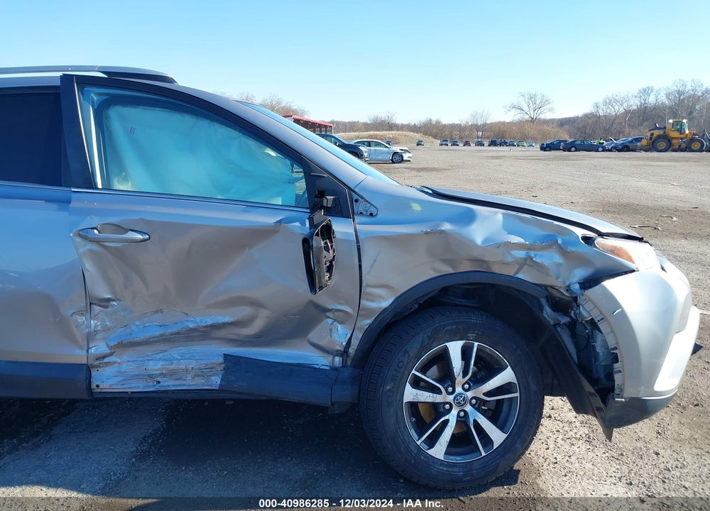 2016 TOYOTA RAV4 XLE VIN: 2T3RFREV8GW429262