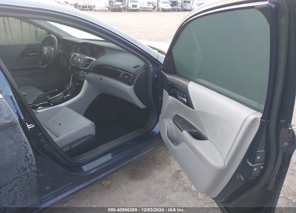 2017 HONDA ACCORD VIN: 1HGCR2F31HA209917