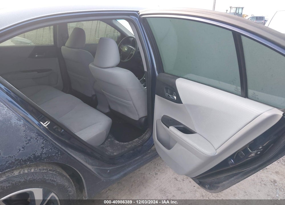 2017 HONDA ACCORD VIN: 1HGCR2F31HA209917