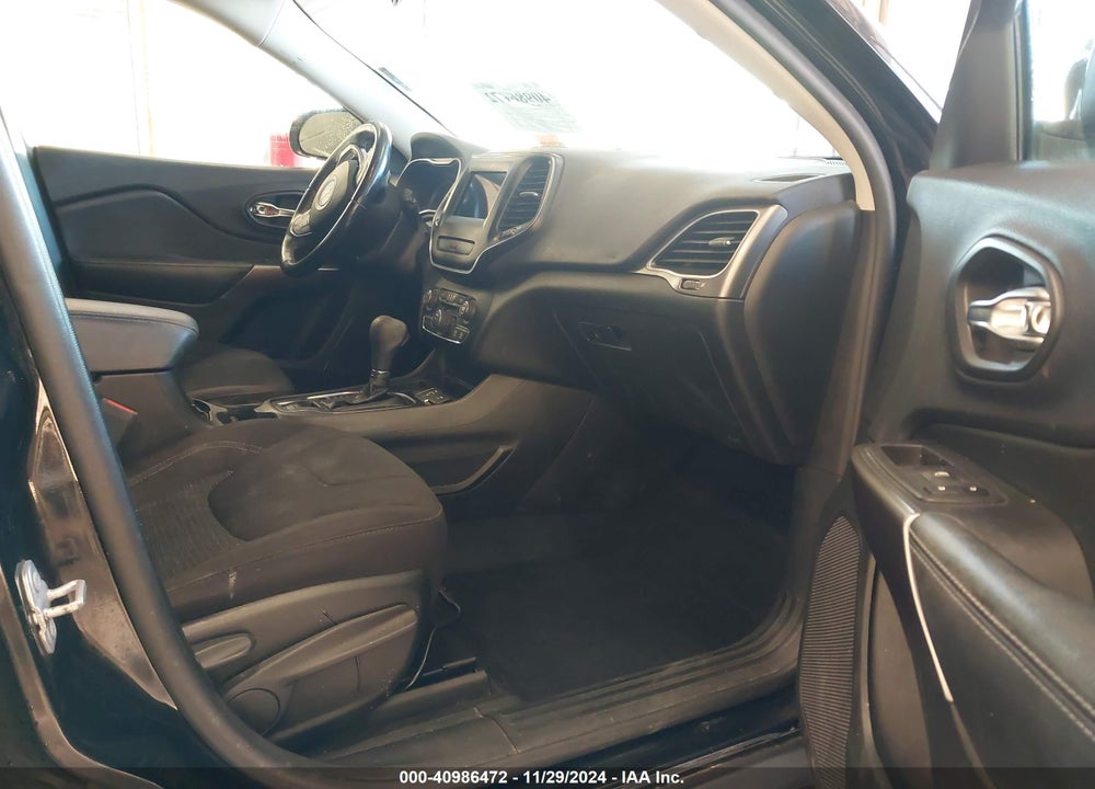 2019 JEEP CHEROKEE LATITUDE VIN: 1C4PJLCX3KD318938