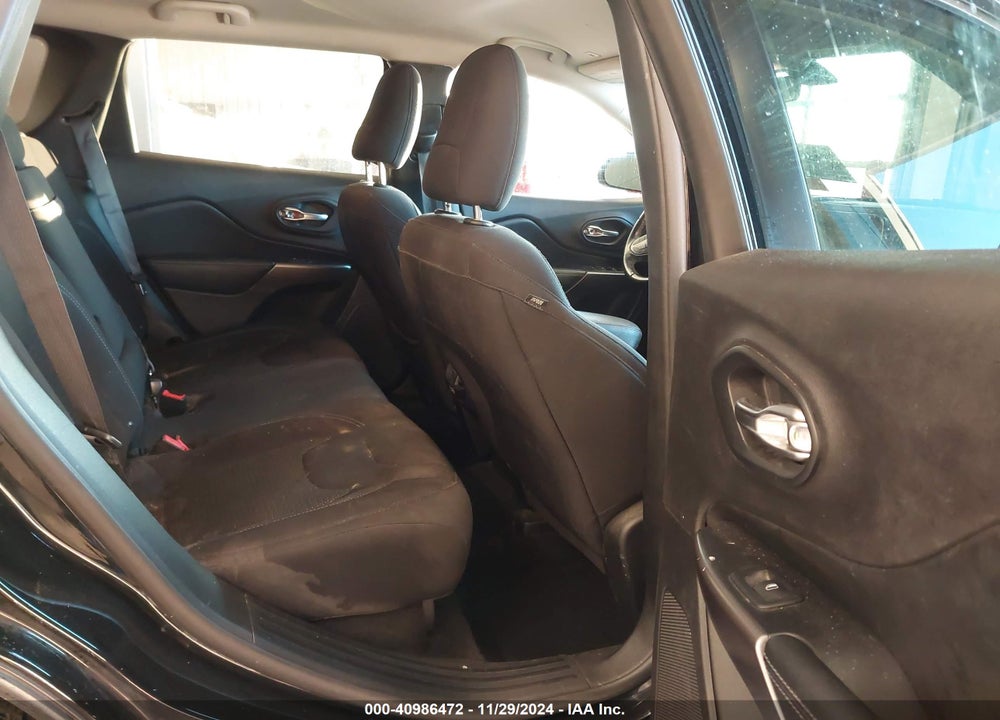 2019 JEEP CHEROKEE LATITUDE VIN: 1C4PJLCX3KD318938