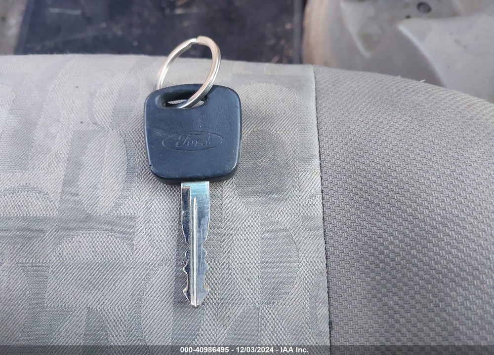 2005 FORD FOCUS ZX4 VIN: 1FAFP34N45W227392