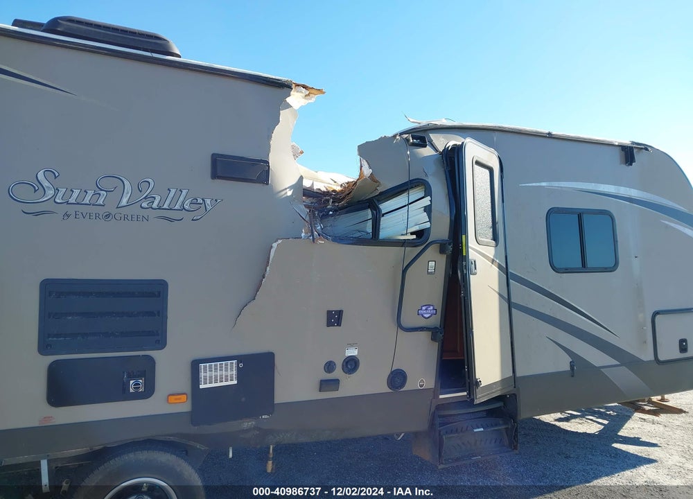2015 EVERGREEN RV SUN VALLEY SERIES M- VIN: 5ZWTSSE2XF1004476