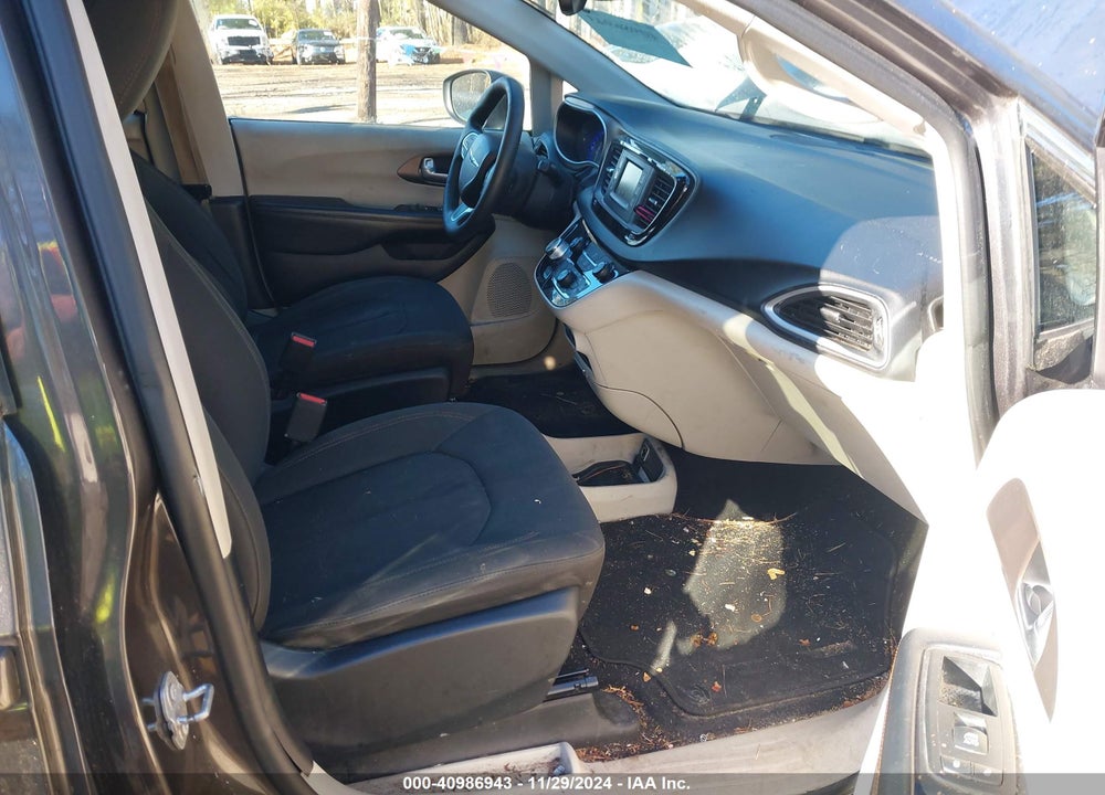 2017 CHRYSLER PACIFICA LX VIN: 2C4RC1CG2HR565283