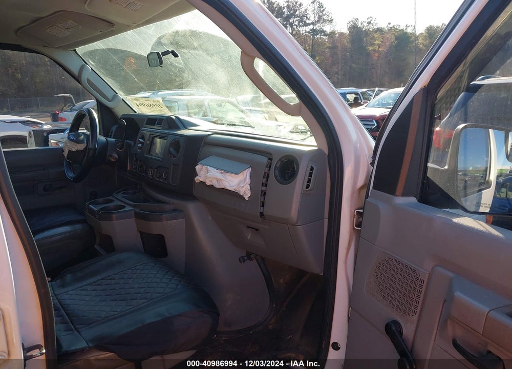 2011 FORD E-350 SUPER DUTY XL VIN: 1FBSS3BL1BDB25424