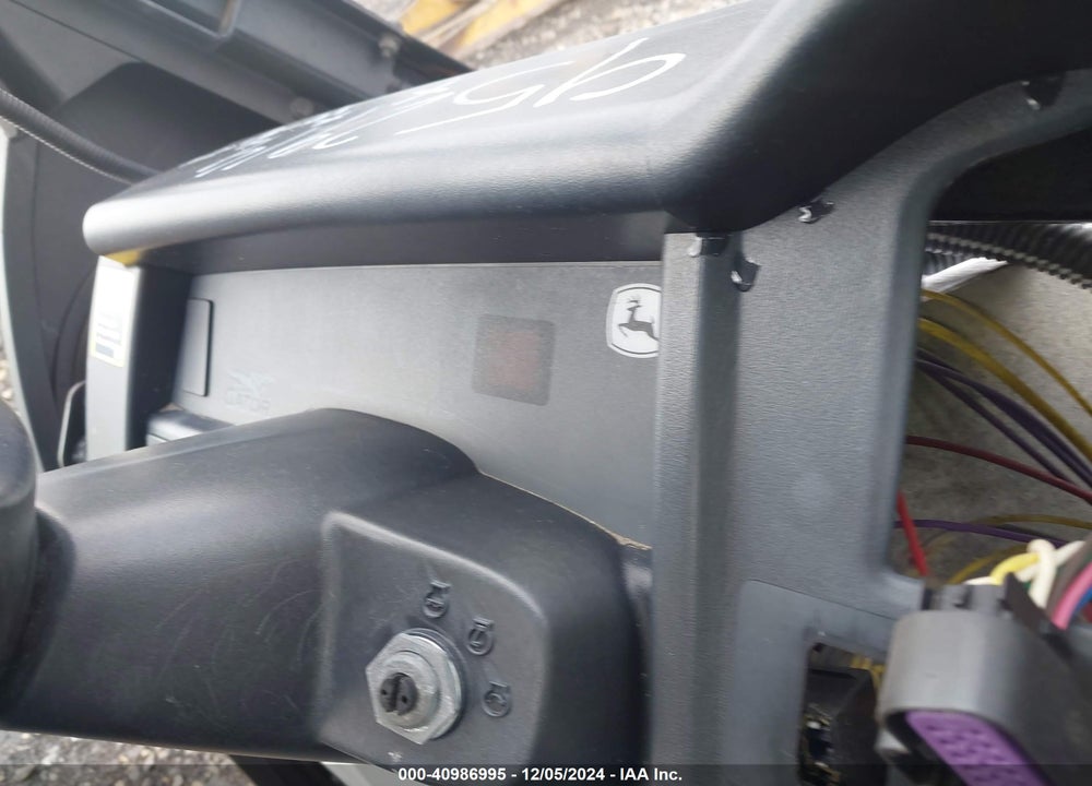 2014 JOHN DEERE XUV825I VIN: 1M0825GEAEM088339