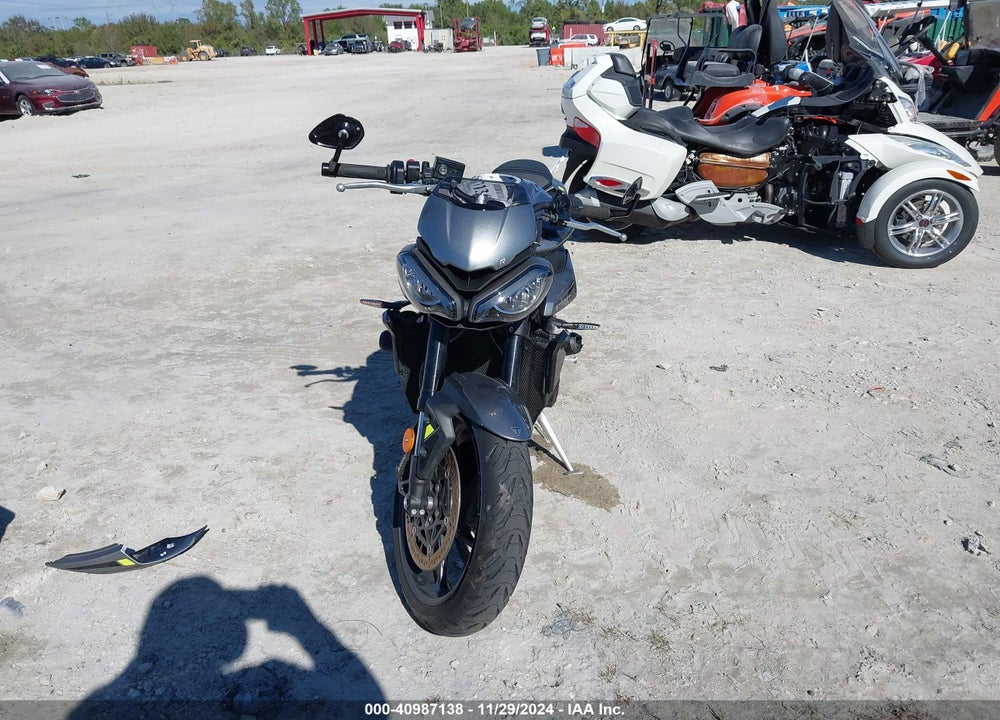 2024 TRIUMPH MOTORCYCLE STREET TRIPLE 765 R VIN: SMTA604S3RTBP1484