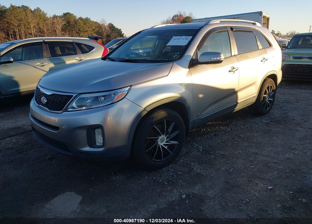 2015 KIA SORENTO LX VIN: 5XYKTDA64FG557068