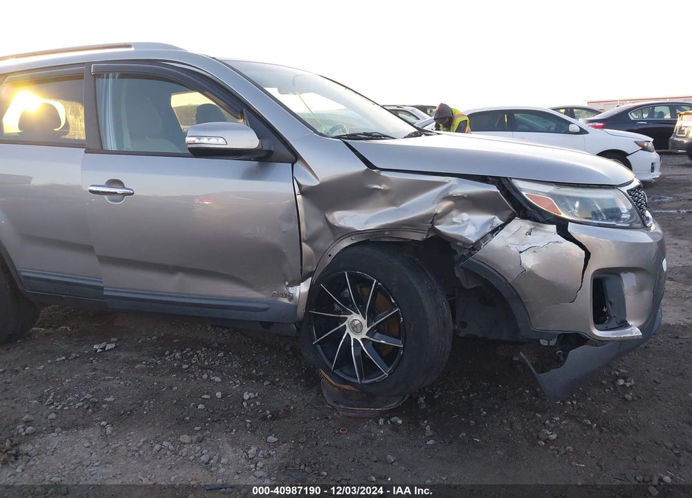 2015 KIA SORENTO LX VIN: 5XYKTDA64FG557068