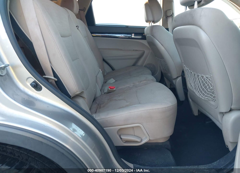 2015 KIA SORENTO LX VIN: 5XYKTDA64FG557068
