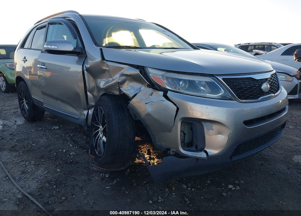 2015 KIA SORENTO LX VIN: 5XYKTDA64FG557068