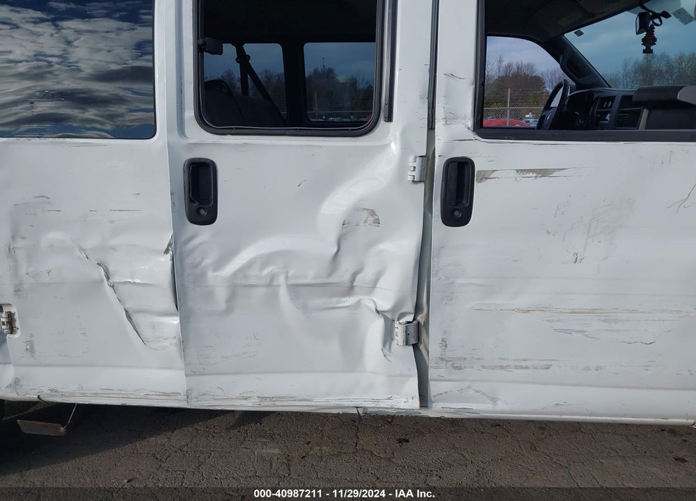2018 CHEVROLET EXPRESS 3500 LT VIN: 1GAZGMFG4J1168551