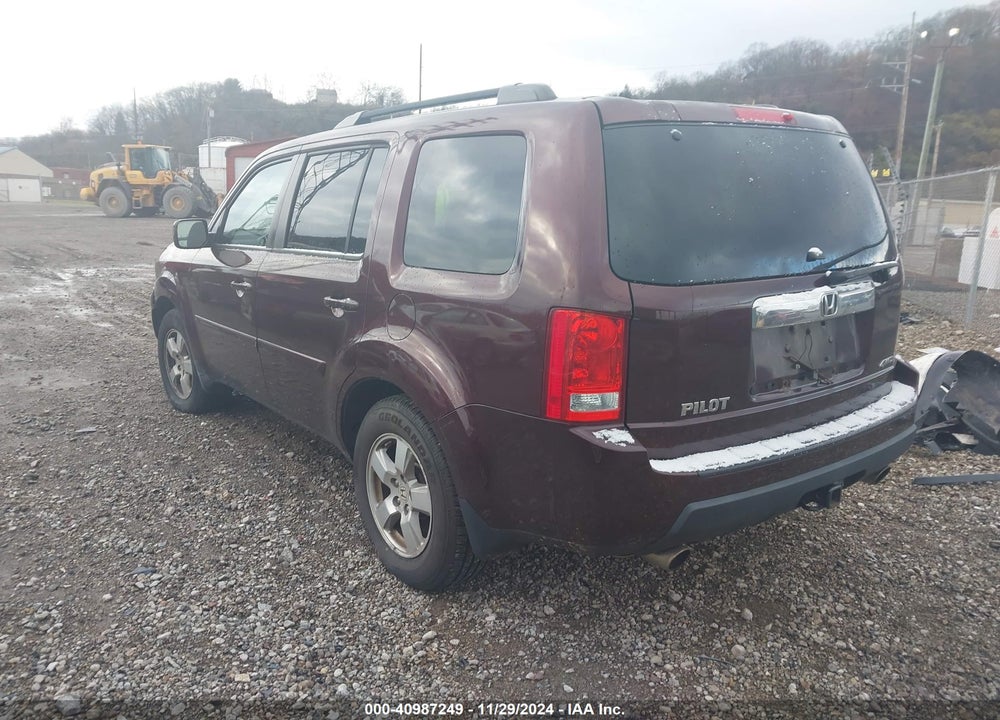 2011 HONDA PILOT EX VIN: 5FNYF4H4XBB005517