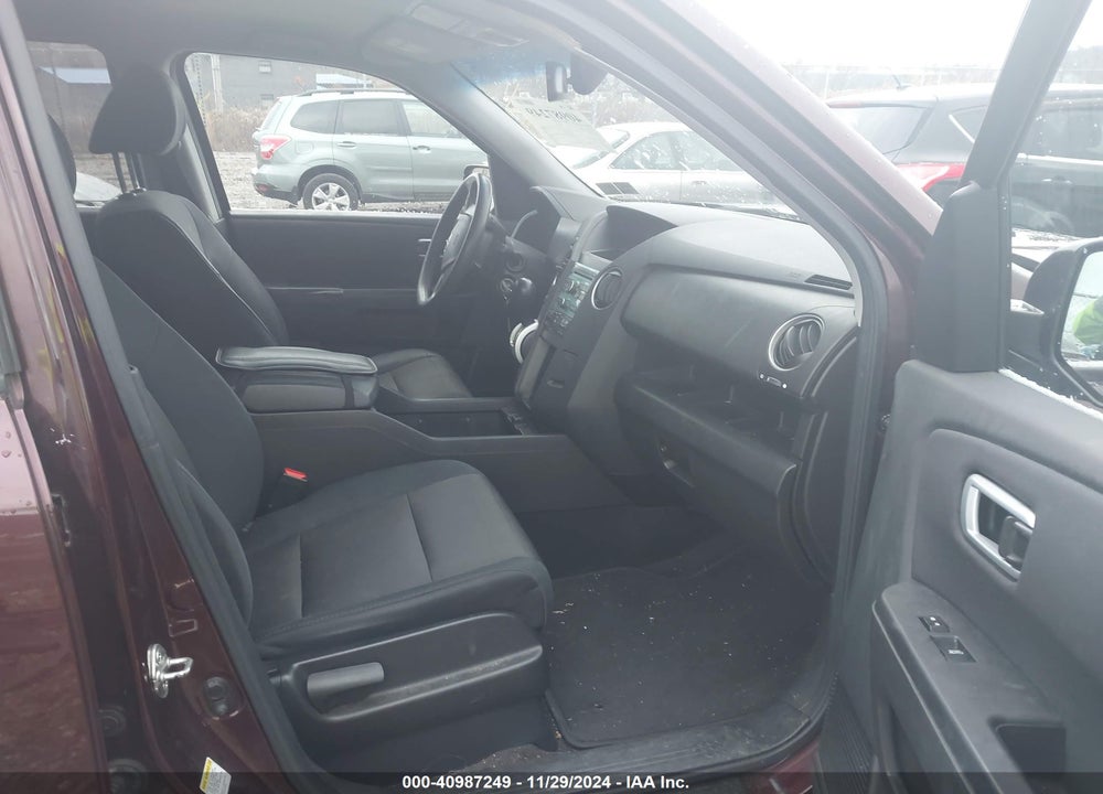 2011 HONDA PILOT EX VIN: 5FNYF4H4XBB005517