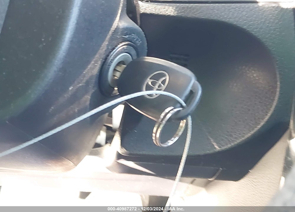 2018 TOYOTA COROLLA LE VIN: 5YFBURHEXJP784969