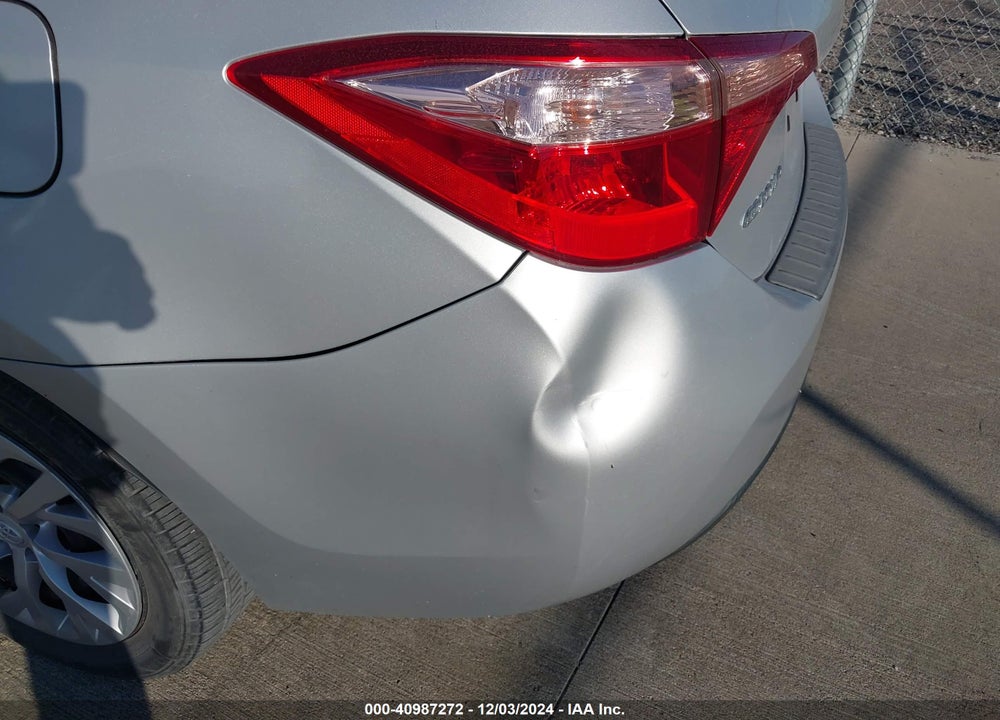 2018 TOYOTA COROLLA LE VIN: 5YFBURHEXJP784969