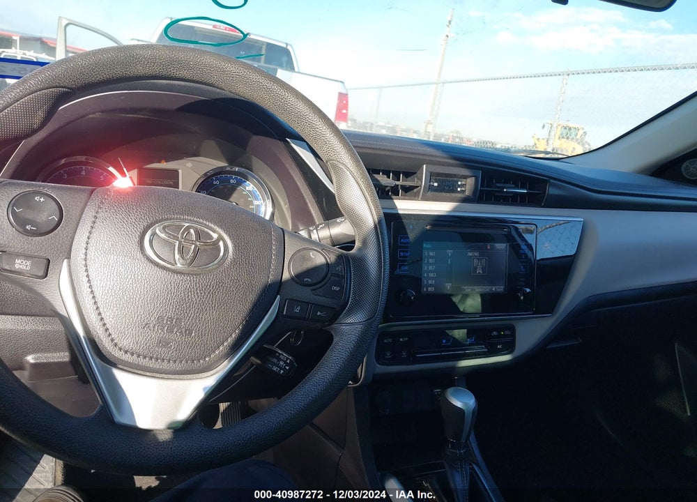 2018 TOYOTA COROLLA LE VIN: 5YFBURHEXJP784969