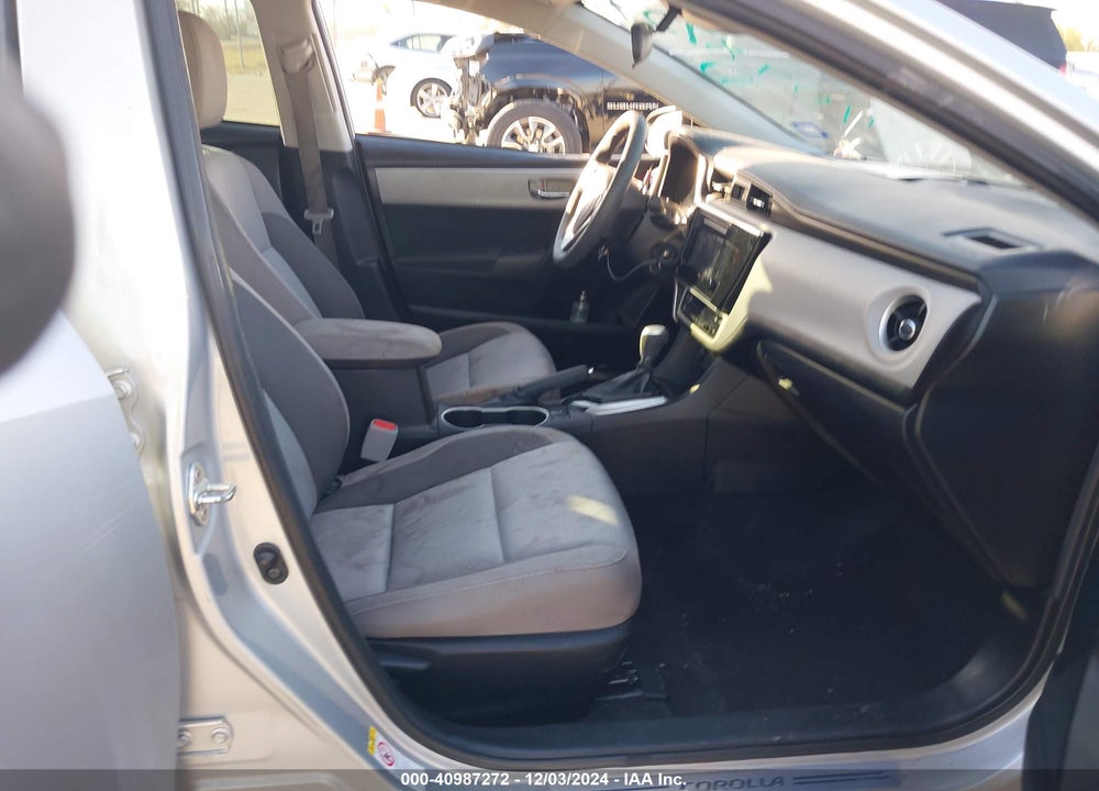 2018 TOYOTA COROLLA LE VIN: 5YFBURHEXJP784969