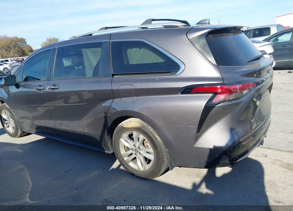 2022 TOYOTA SIENNA LIMITED VIN: 5TDZRKEC0NS092324