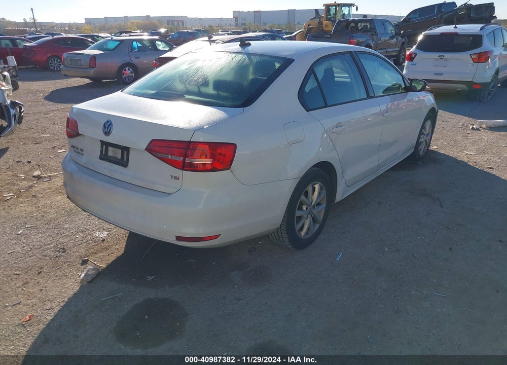 2015 VOLKSWAGEN JETTA 1.8T SE VIN: 3VWD17AJ9FM245381