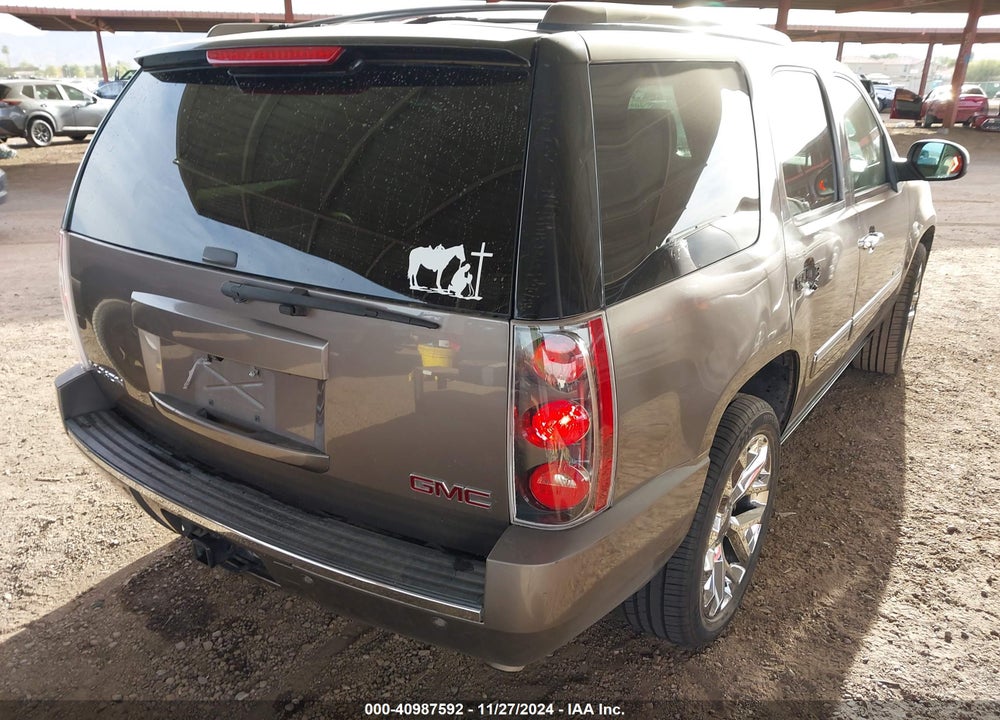 2013 GMC YUKON DENALI VIN: 1GKS1EEF6DR317917