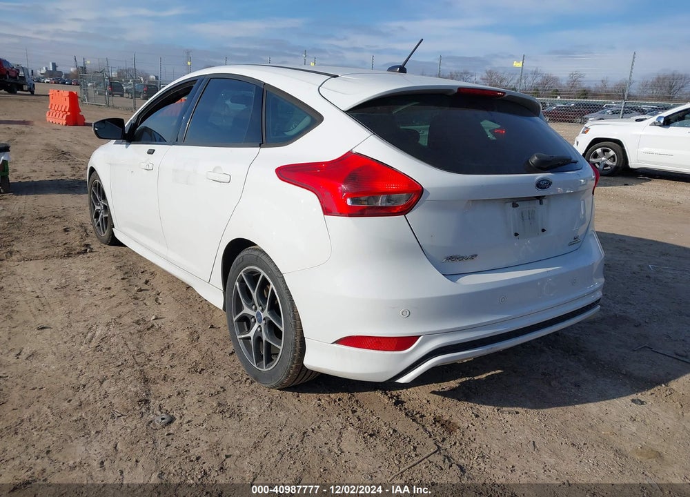 2016 FORD FOCUS SE VIN: 1FADP3K29GC212231