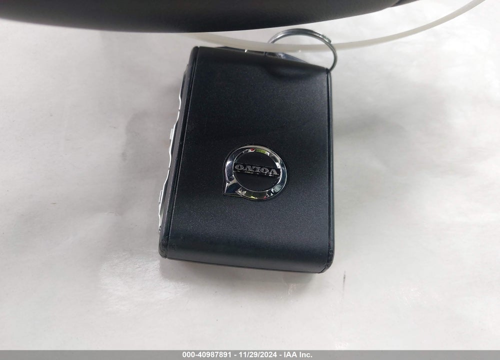 2022 VOLVO XC60 B5 MOMENTUM VIN: YV4L12RK1N1941336