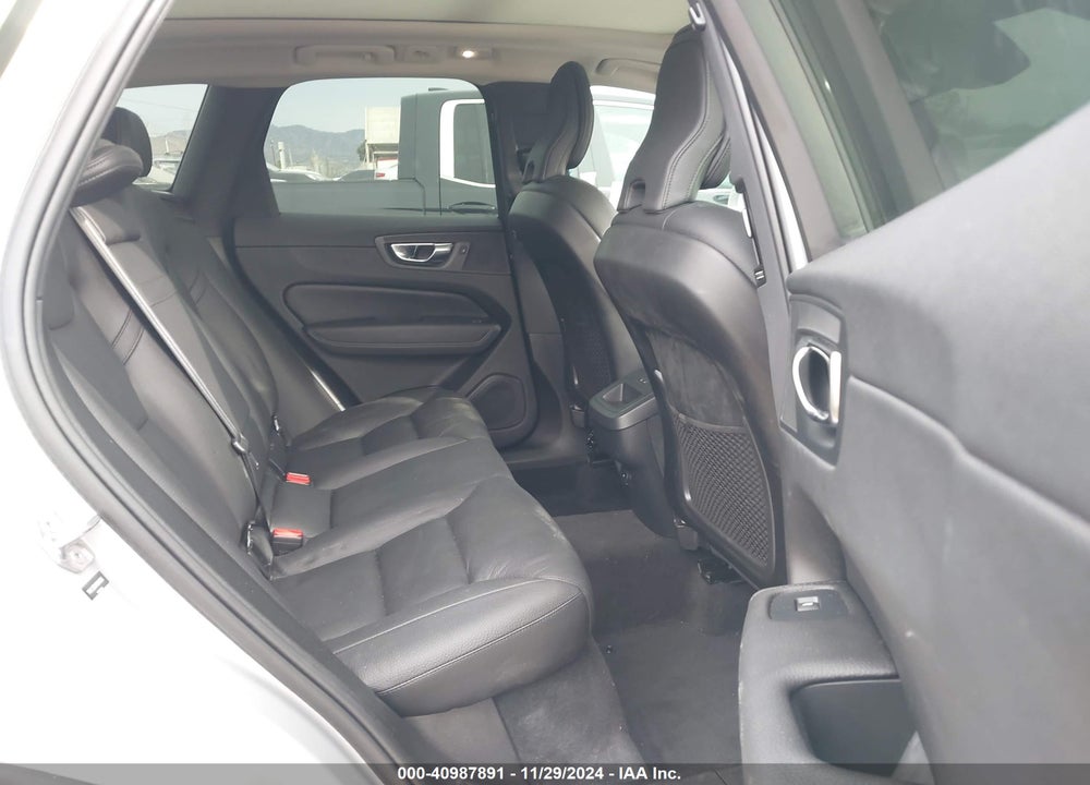 2022 VOLVO XC60 B5 MOMENTUM VIN: YV4L12RK1N1941336