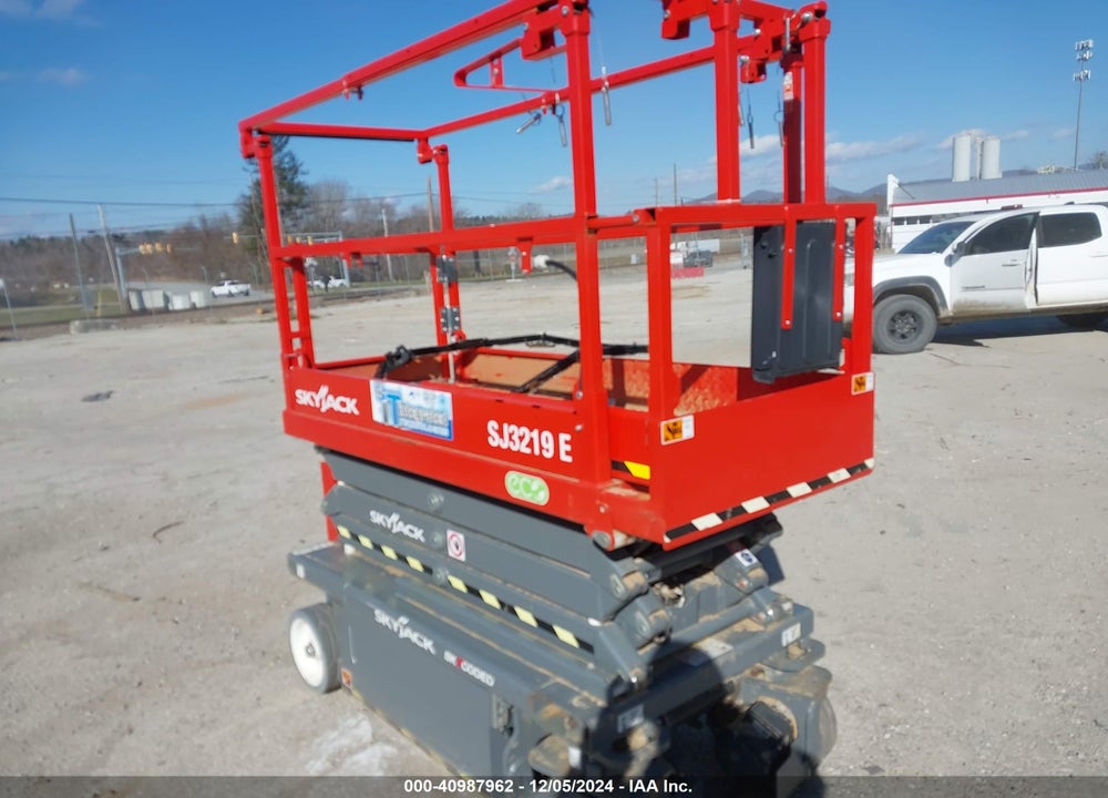 2024 SKYJACK SCISSOR LIFT VIN: XXXXXXXA100045238
