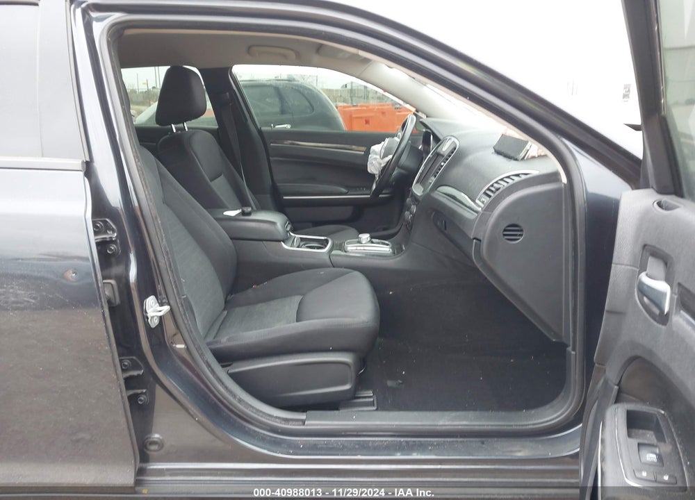 2019 CHRYSLER 300 VIN: 2C3CCAAG9KH662247