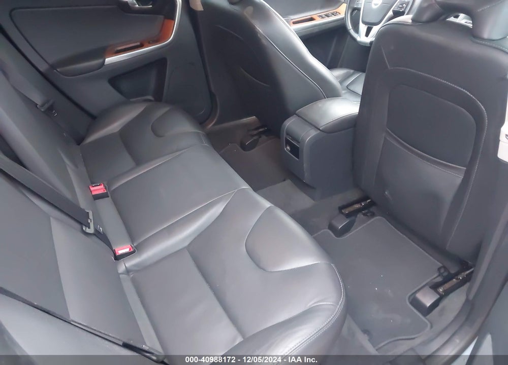 2017 VOLVO XC60 VIN: YV440MRU7H2158329