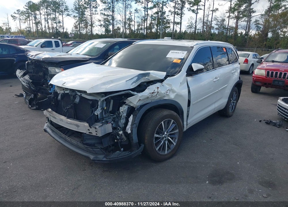 2017 TOYOTA HIGHLANDER XLE VIN: 5TDJZRFH2HS438460