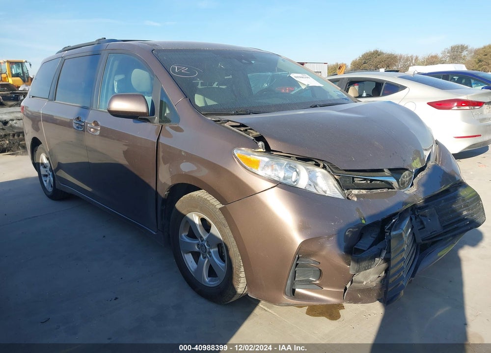 2019 TOYOTA SIENNA LE 8 PASSENGER VIN: 5TDKZ3DC6KS011038
