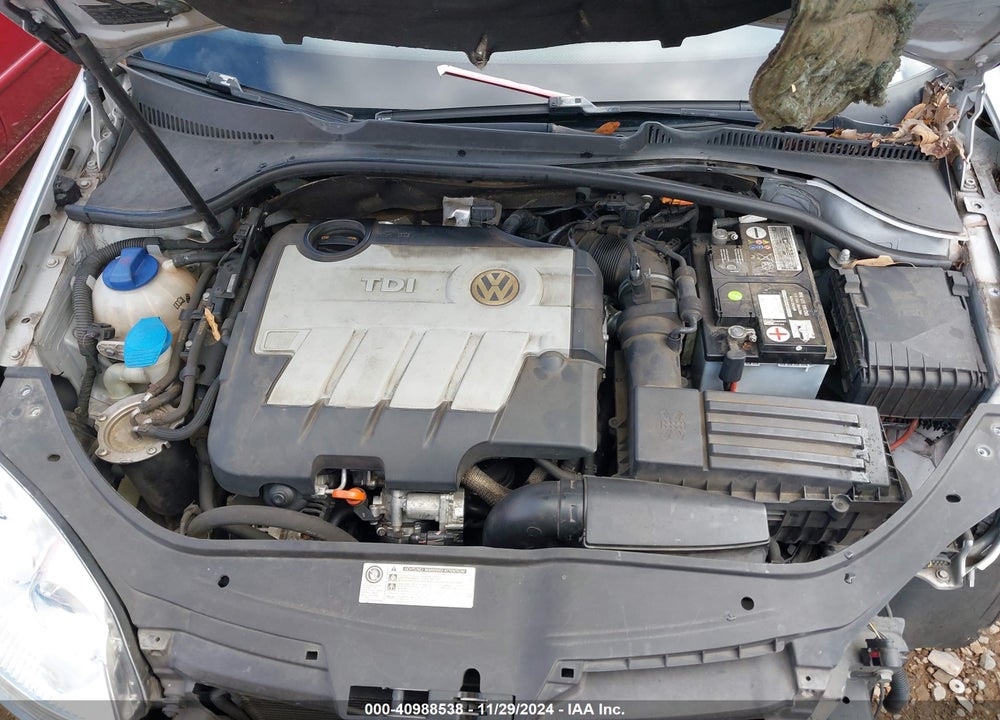 2010 VOLKSWAGEN JETTA TDI VIN: 3VWRL7AJ3AM121258