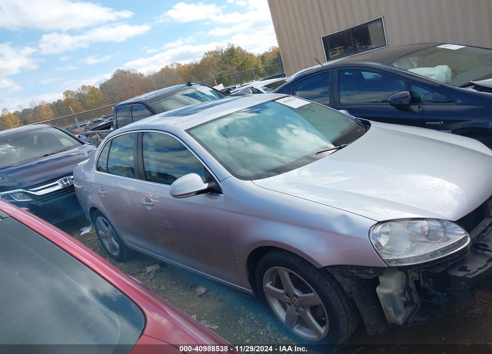 2010 VOLKSWAGEN JETTA TDI VIN: 3VWRL7AJ3AM121258