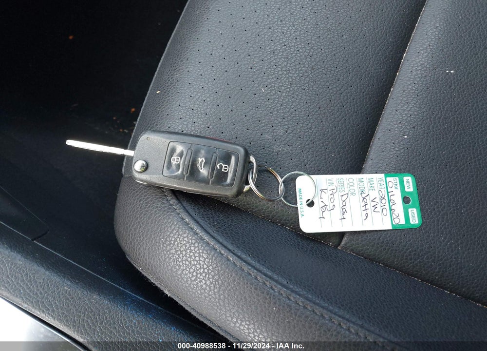 2010 VOLKSWAGEN JETTA TDI VIN: 3VWRL7AJ3AM121258