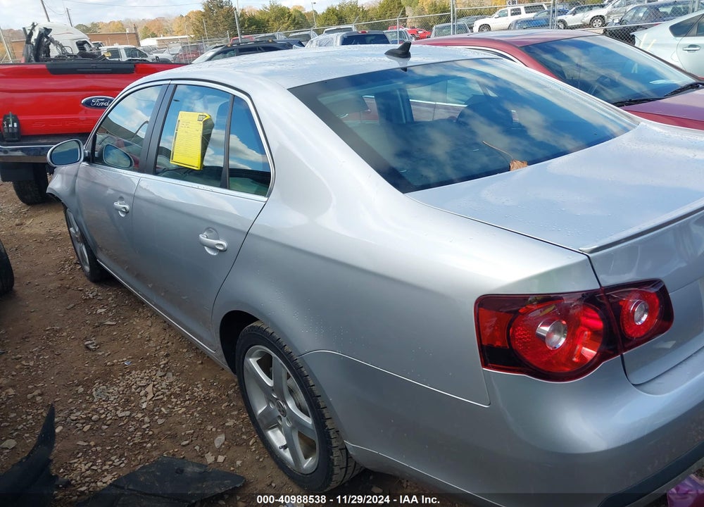 2010 VOLKSWAGEN JETTA TDI VIN: 3VWRL7AJ3AM121258
