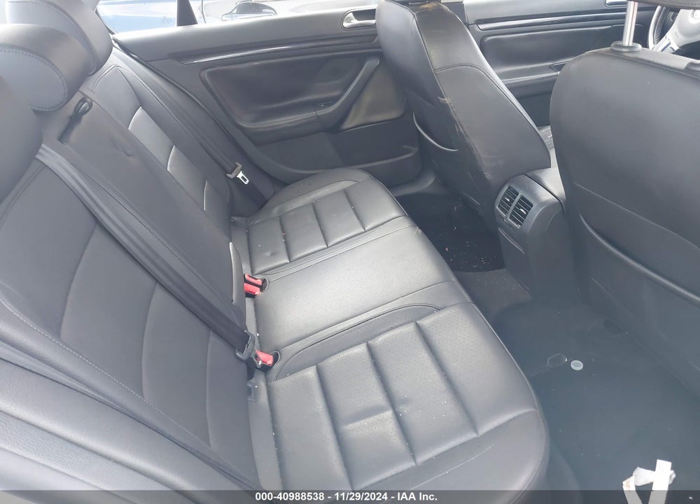 2010 VOLKSWAGEN JETTA TDI VIN: 3VWRL7AJ3AM121258