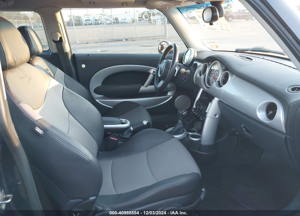 2006 MINI COOPER S VIN: WMWRE33536TJ40873