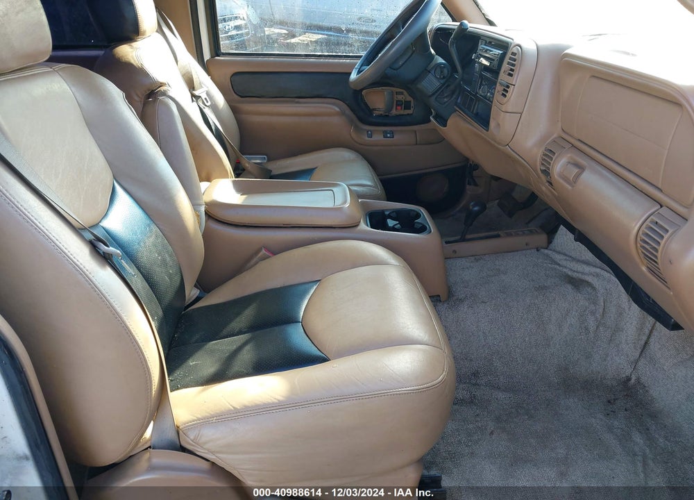 1999 CHEVROLET TAHOE VIN: 3GNEK18R1XG192356