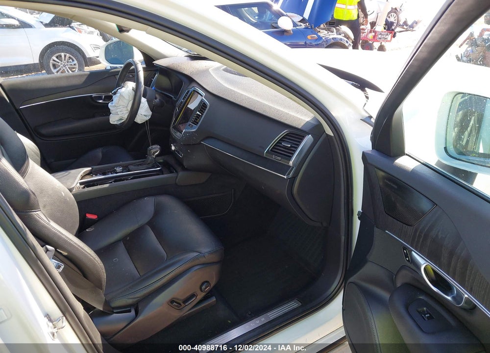 2020 VOLVO XC90 T6 MOMENTUM 7 PASSENGER VIN: YV4A22PK0L1570710