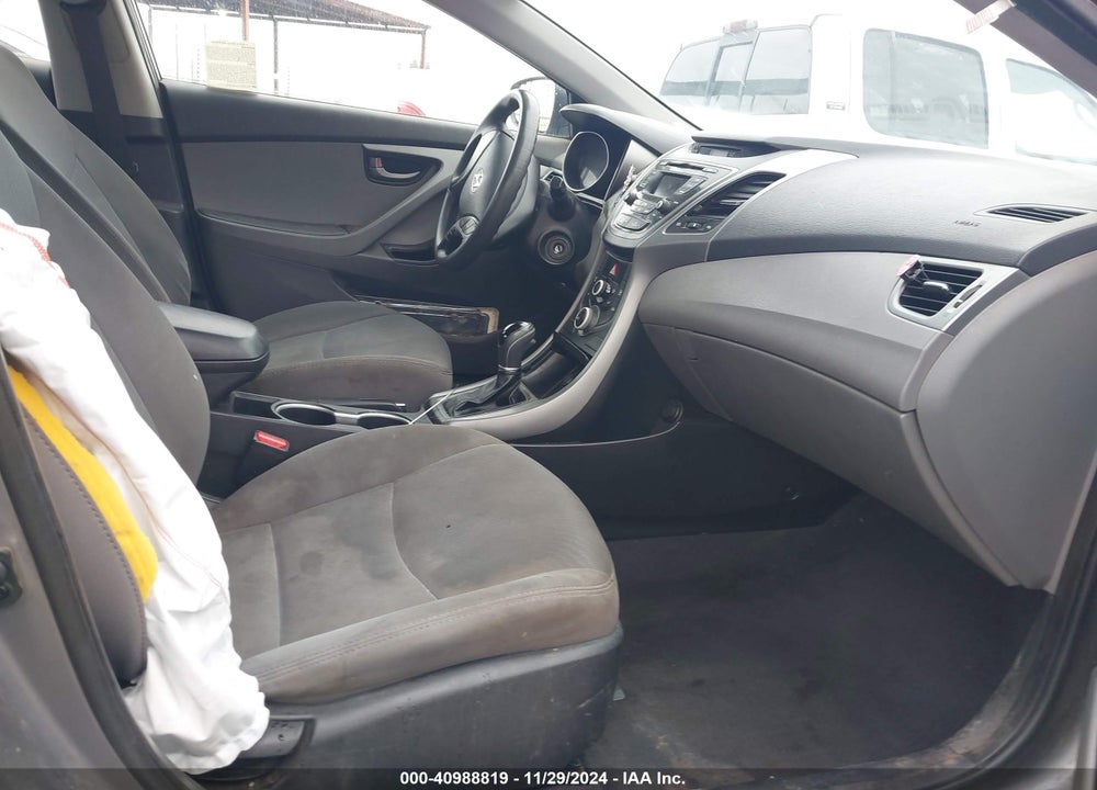 2014 HYUNDAI ELANTRA VIN: 5NPDH4AE5EH522855