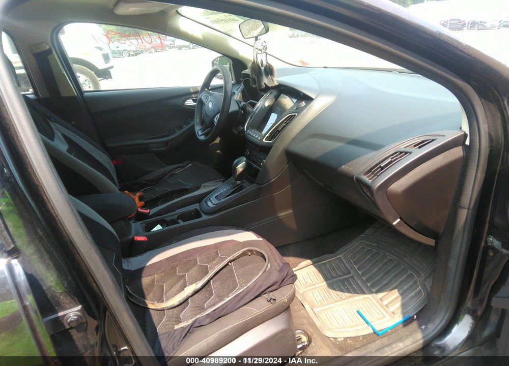 2018 FORD FOCUS SE VIN: 1FADP3F25JL250315