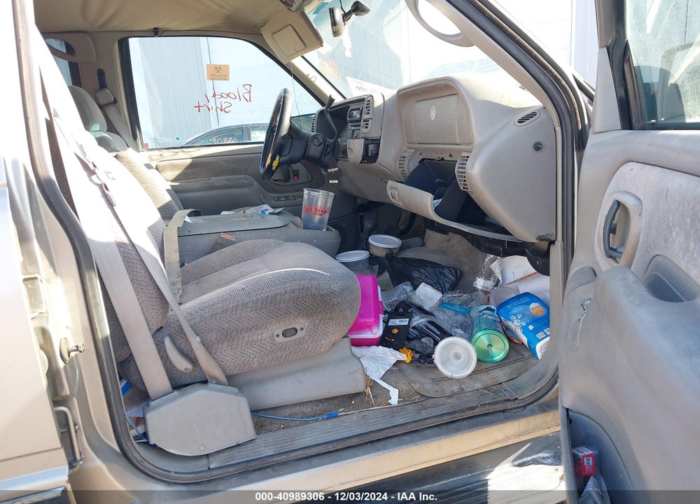 1998 CHEVROLET SUBURBAN 1500 VIN: 3GNFK16R5WG127760