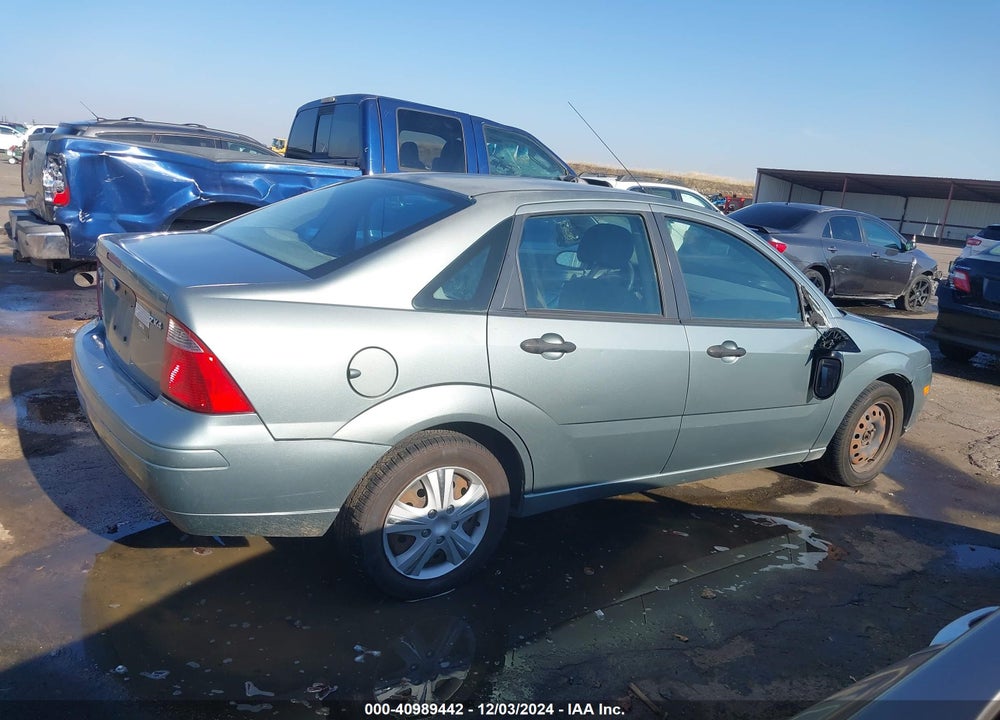 2005 FORD FOCUS ZX4 VIN: 1FAFP34N05W290330