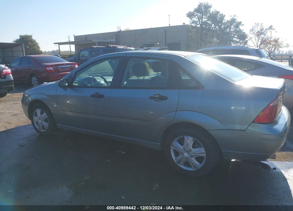 2005 FORD FOCUS ZX4 VIN: 1FAFP34N05W290330