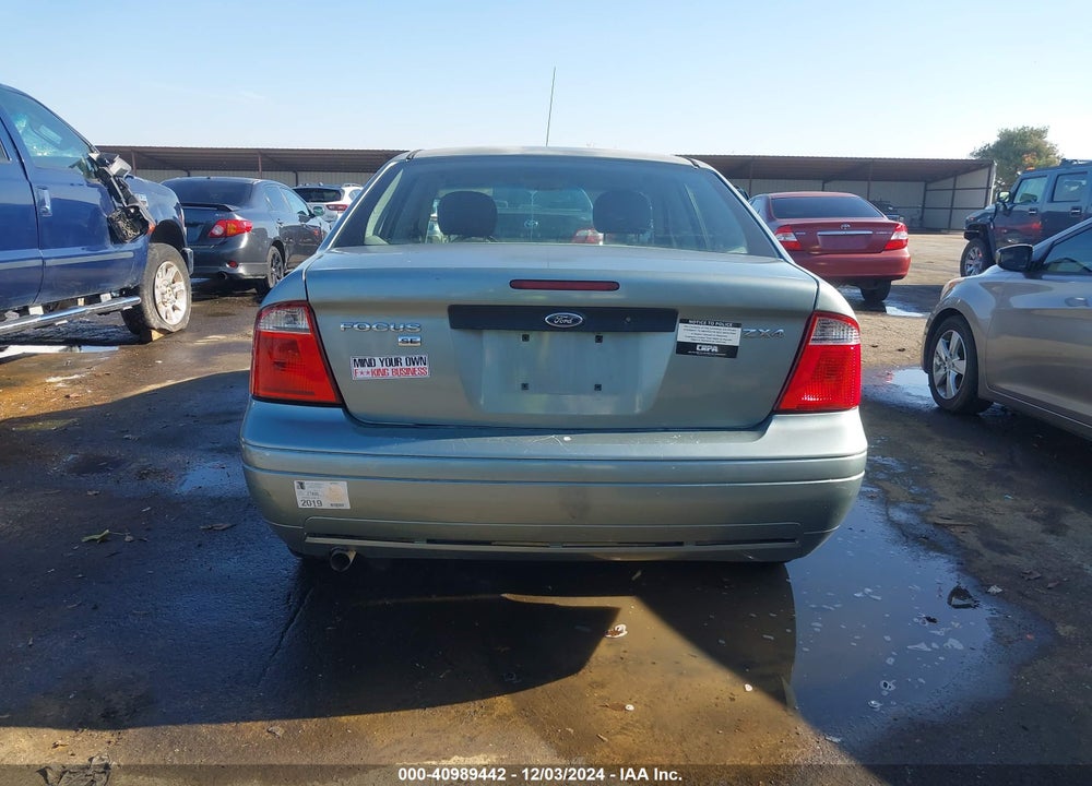 2005 FORD FOCUS ZX4 VIN: 1FAFP34N05W290330