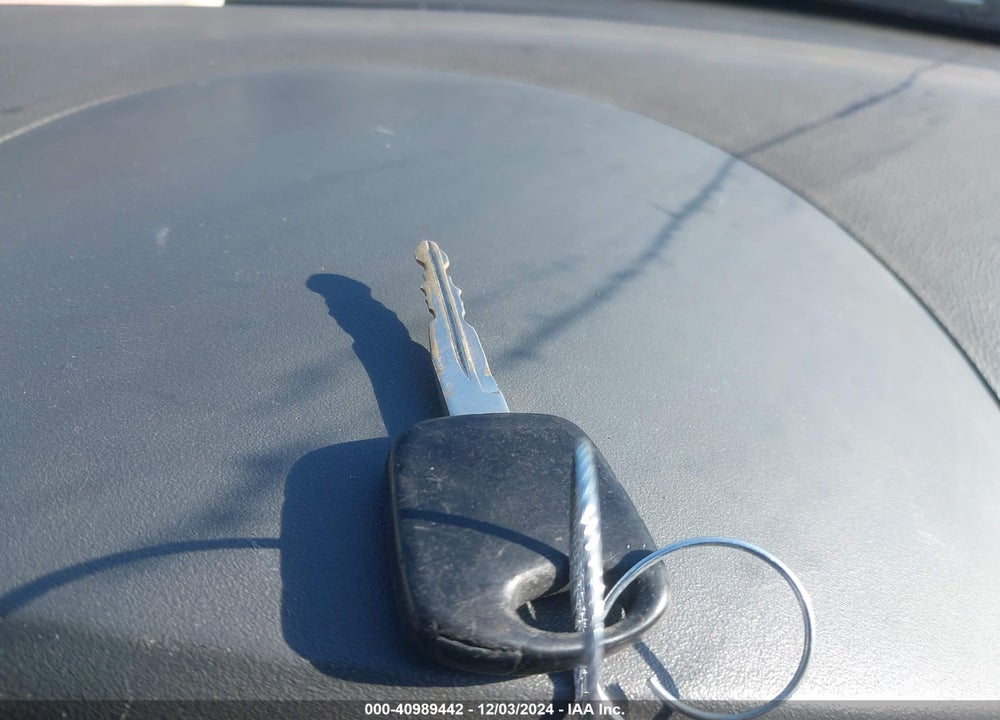 2005 FORD FOCUS ZX4 VIN: 1FAFP34N05W290330