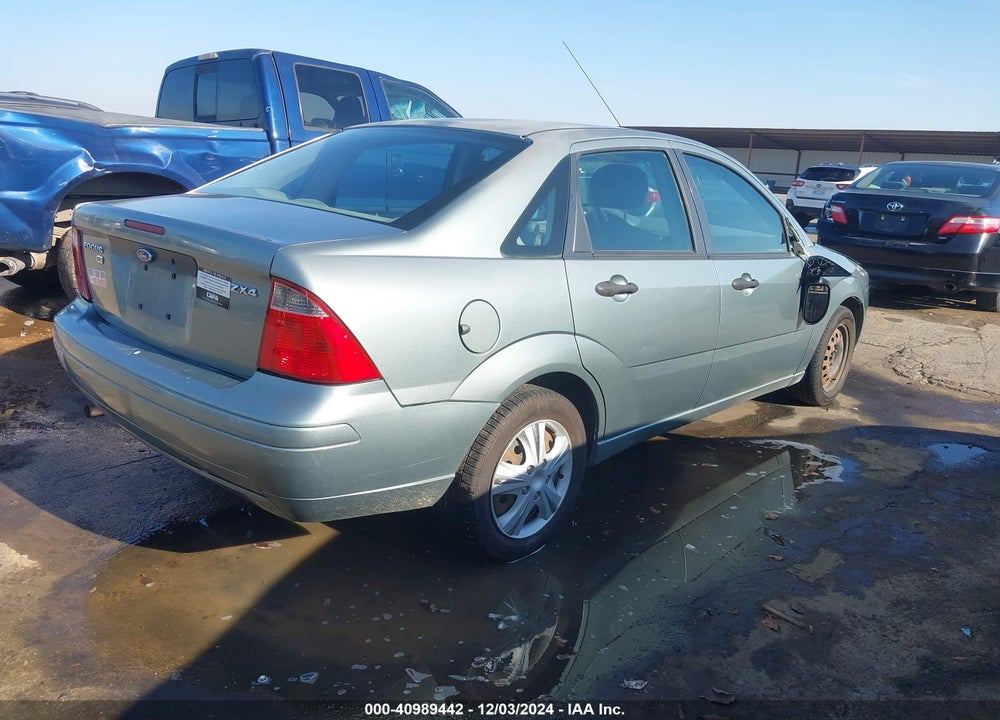 2005 FORD FOCUS ZX4 VIN: 1FAFP34N05W290330