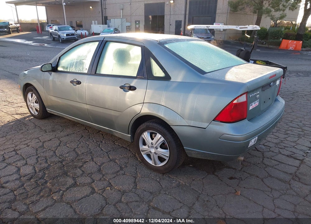 2005 FORD FOCUS ZX4 VIN: 1FAFP34N05W290330